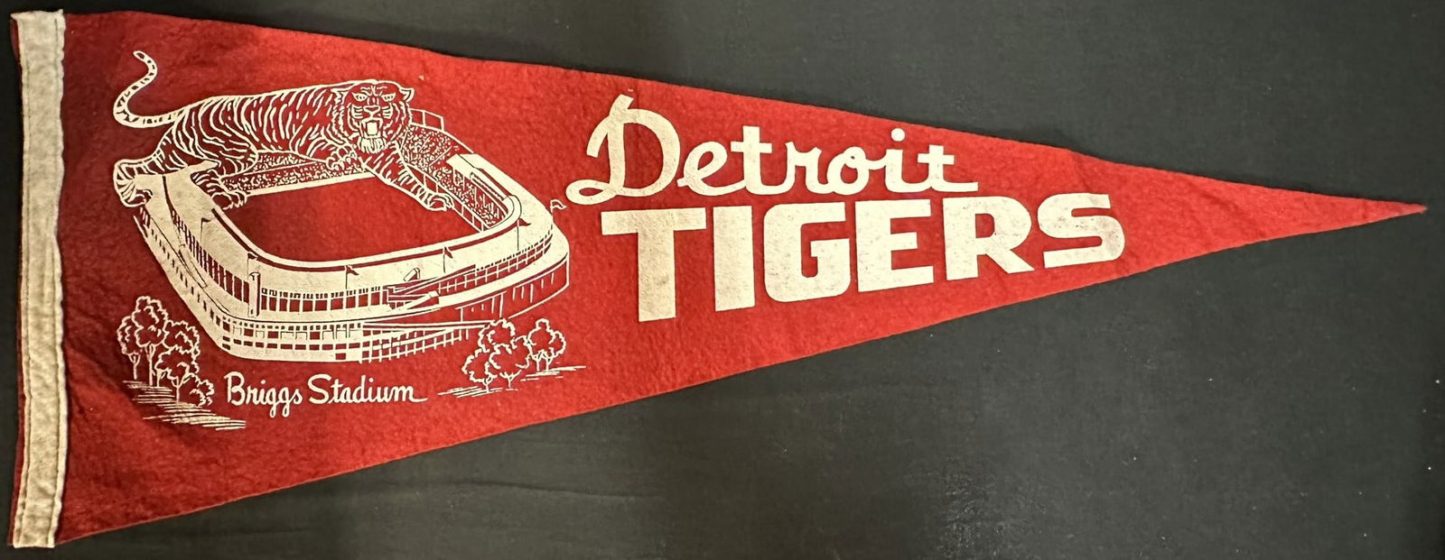 Vintage 1940s-50s Detroit Tigers Baseball Felt Pennant (1 of 4)