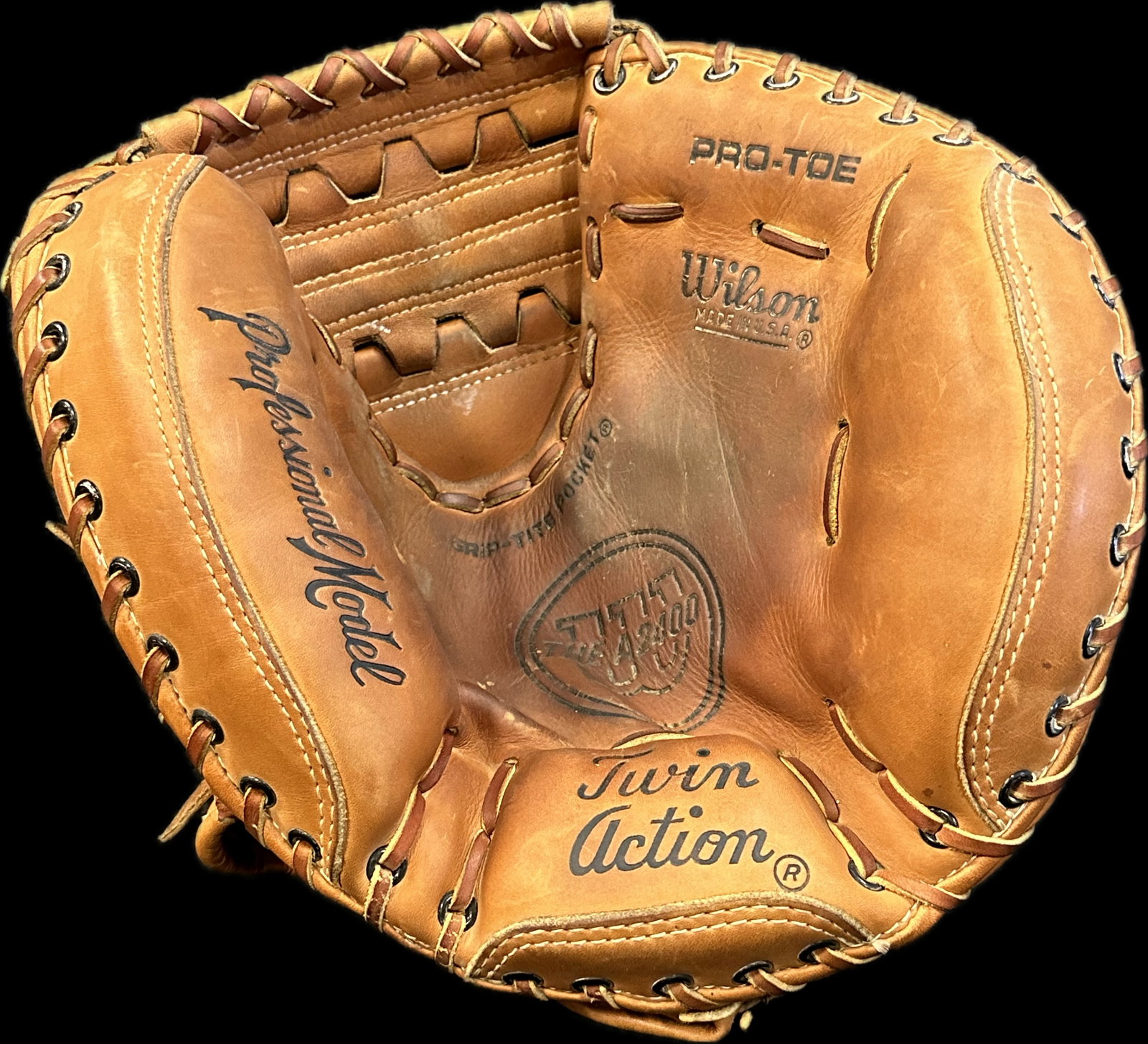 Wilson A2400 Professional Model Pro Toe Leather Catchers Mitt: High end glove with original owners name in ink. 11" x 10.5"