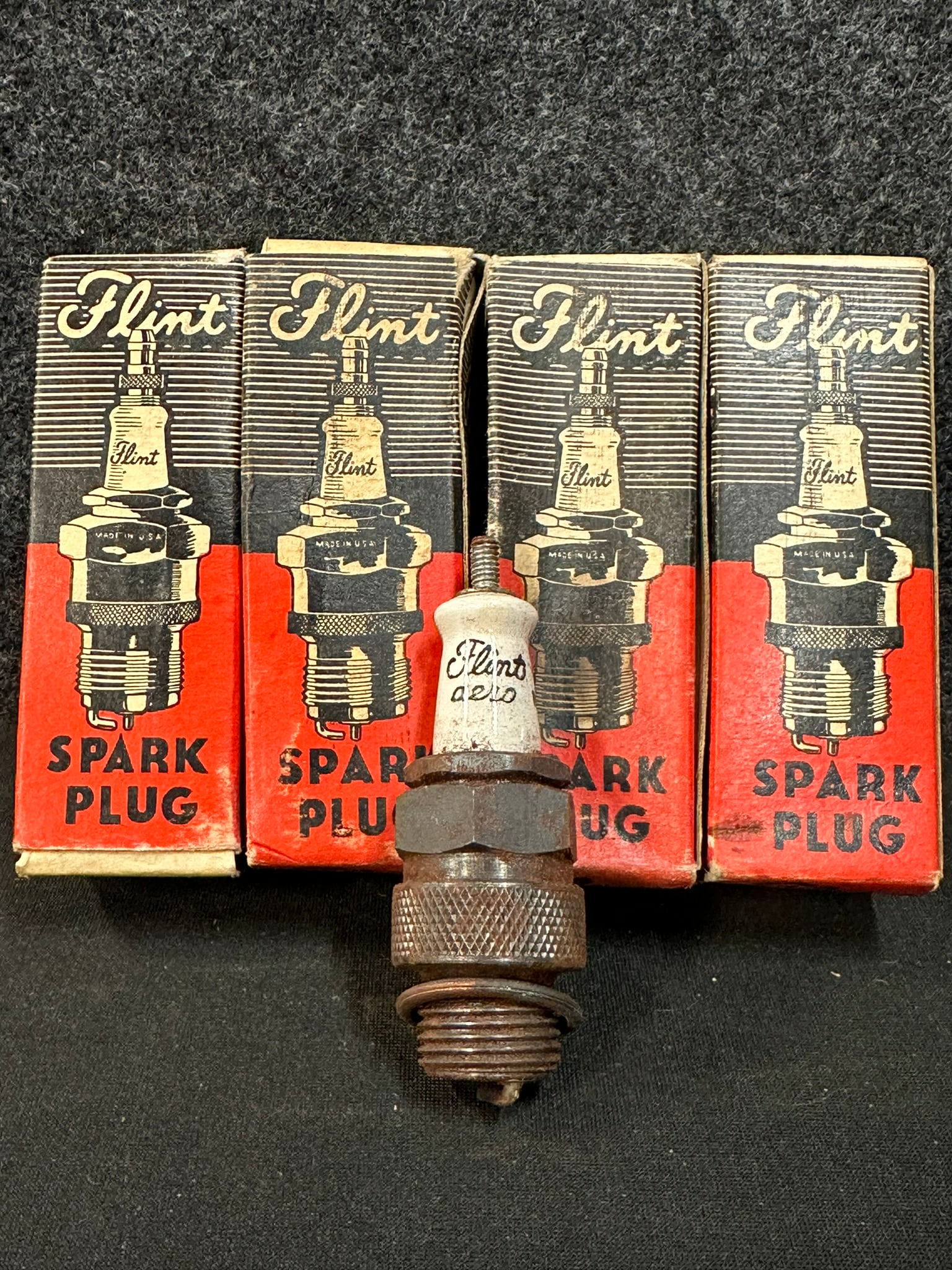 Lot 4 Original 1940s Flint Aero Spark Plugs w/ Boxes NOS Unused (1 of 13)