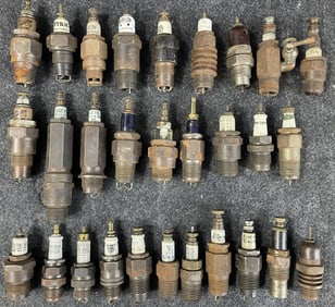 Incredible Lot 29 Early 1900s-30s Spark Plugs Fyrac Kopper King Gets Duro Derf Poky