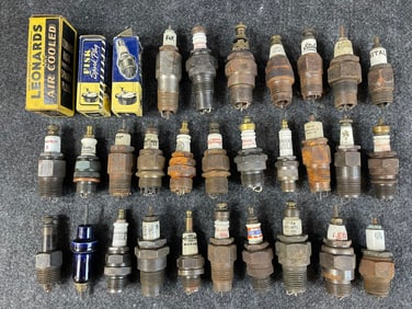 Great Lot 31 Early 1900s-30s Spark Plugs Leonards Splitdorf Lygon Fox Monarch Air Valve Sterling