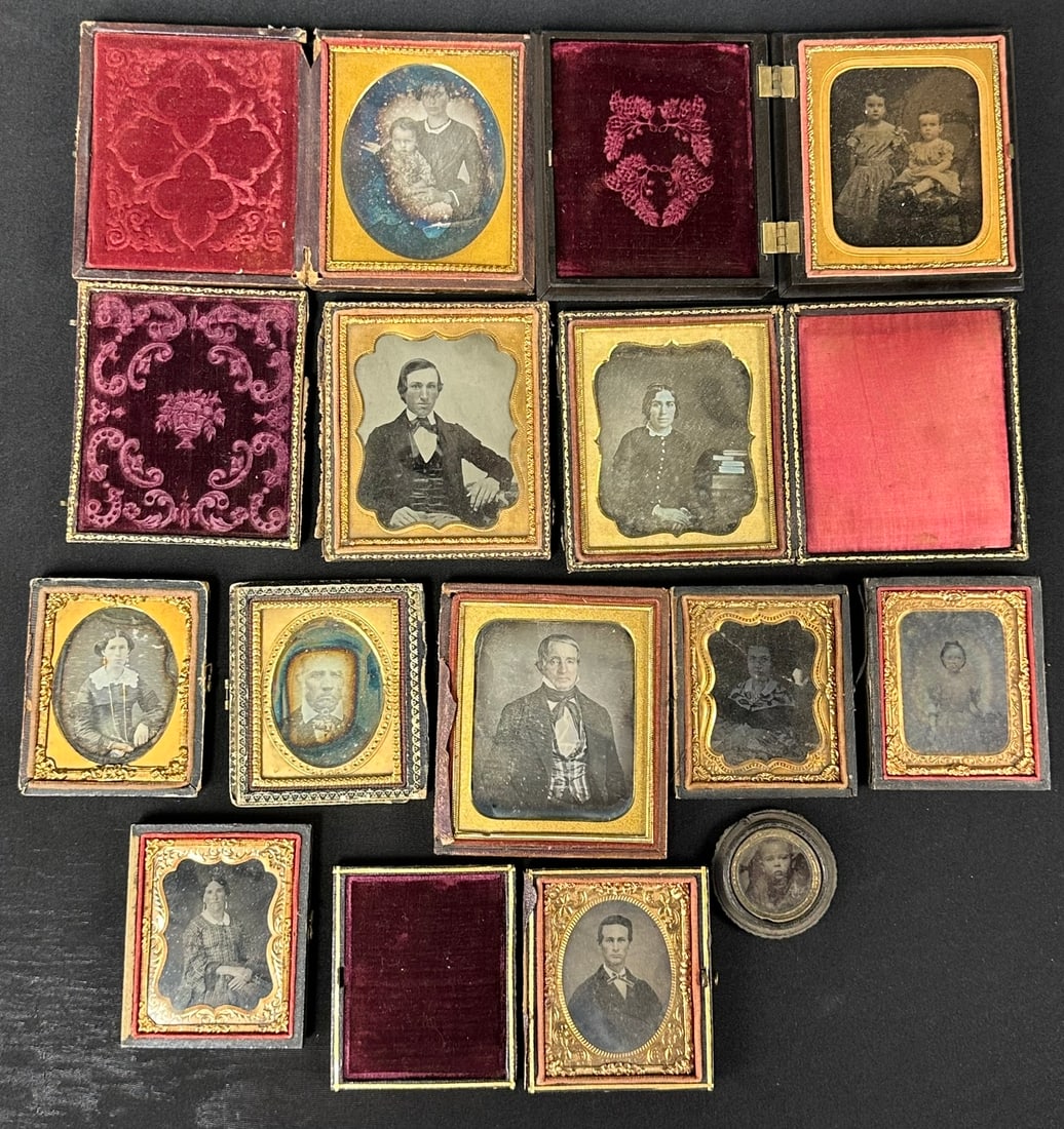Fantastic Lot of 12 19th Century Ambrotype Daguerreotype Cased Photos Men Women Children (1 of 12)