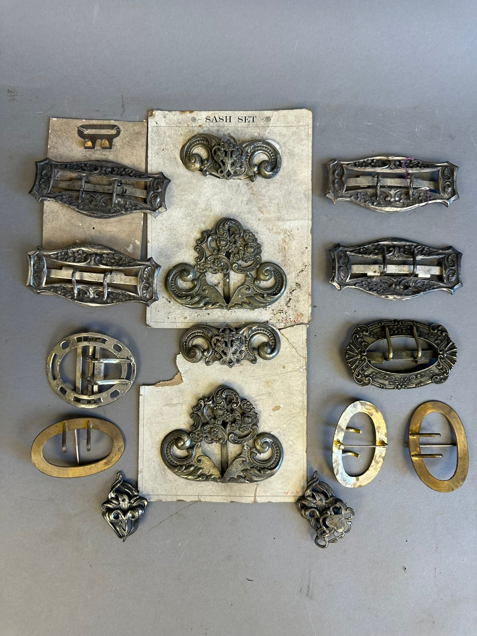 Fantastic Lot 15 Early 1900s Antique Ornately Decorated Ladies Metal Sash Buckle (1 of 4)