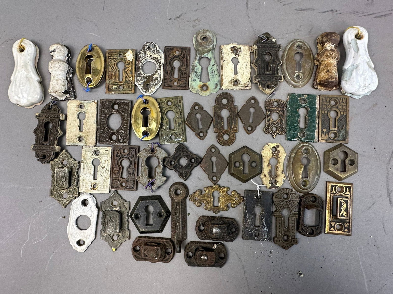 Huge Lot 45 Antique Eastlake Victorian Key Hole Plates Brass Metal (1 of 6)