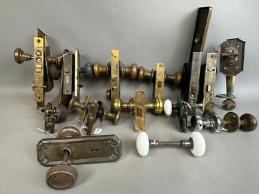 26 Piece Lot Antique Brass Porcelain Antique Door Knob Lock Plate Hardware 13 Matching Sets