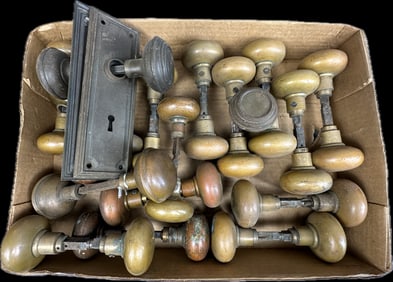 35 Piece Matching Antique Victorian Era Brass Door Knobs Lot 1 Door Lock Key Hole Plate