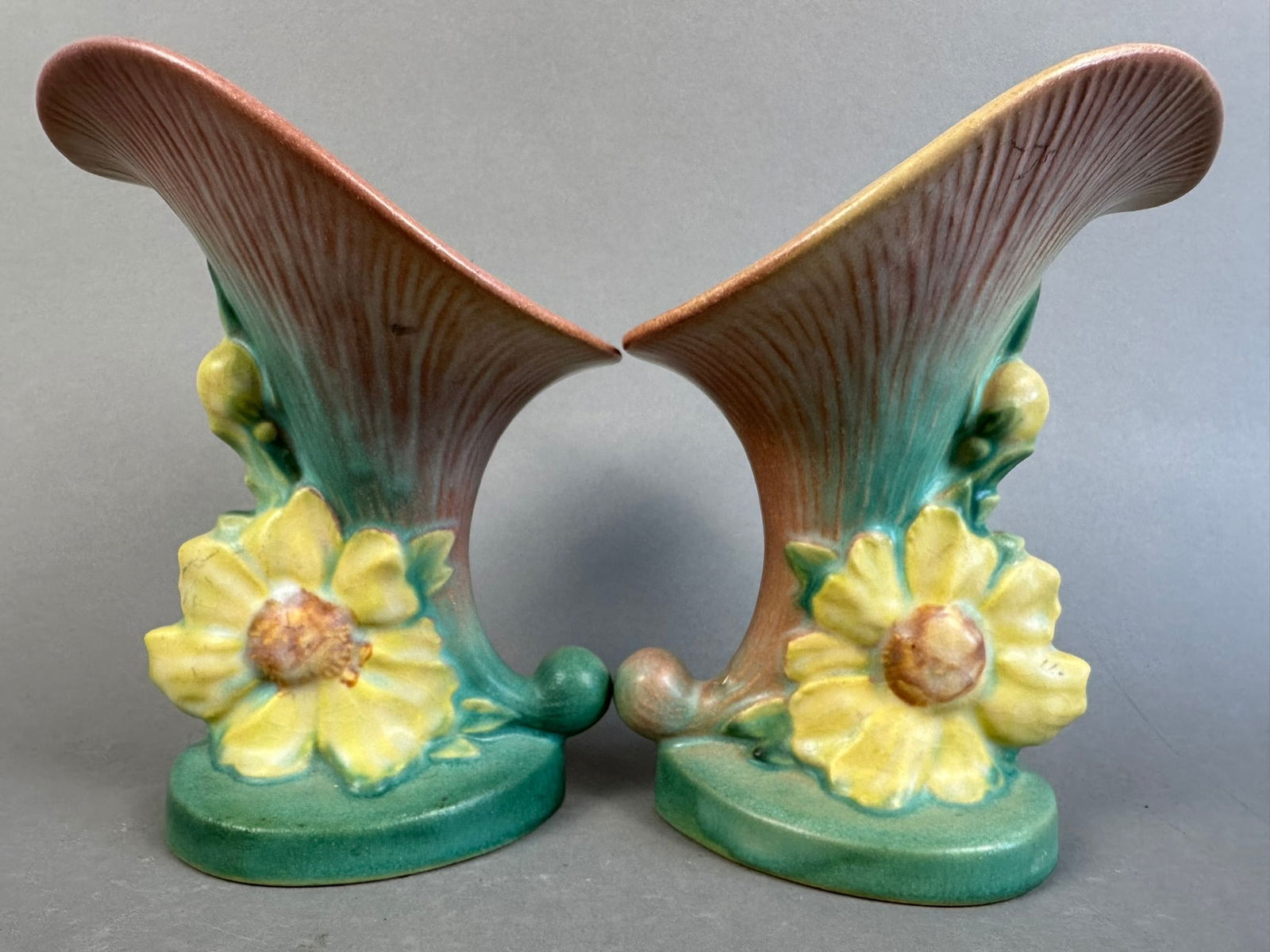 Roseville Pottery Peony Cornucopia Vase Lot of 2 (1 of 14)