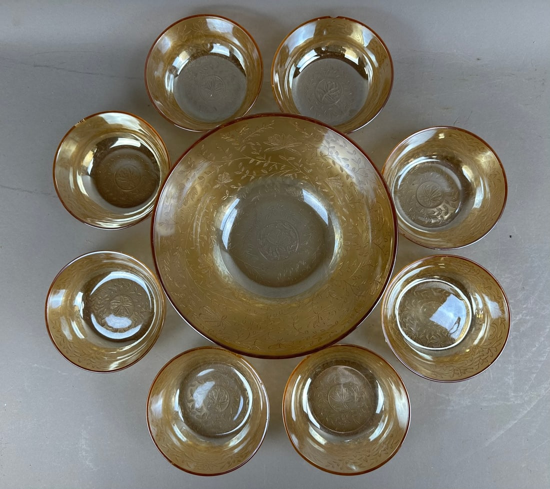Carnival Glass 9 Piece Salad Bowl Matching Set: Beautiful vintage carnival glass 9 piece matching salad bowl set. Large master bowl and 8 side bowls. Largest bowl measures 9.5"x4.25" tall.