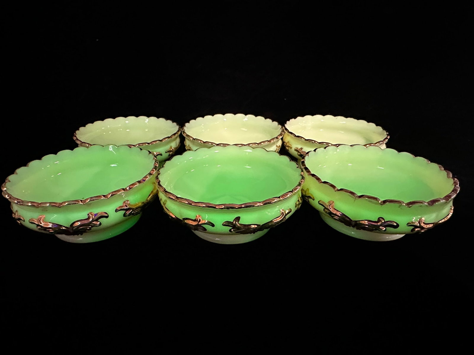 6 Heisey Custard Uranium Winged Scroll Bowl Set: This lot consists of 6 matching set of Heisey Custard in the winged scroll pattern. All six are in excellent condition.