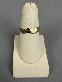 Vintage 14K Yellow Gold Wave Ladies Ring 3.8 Grams