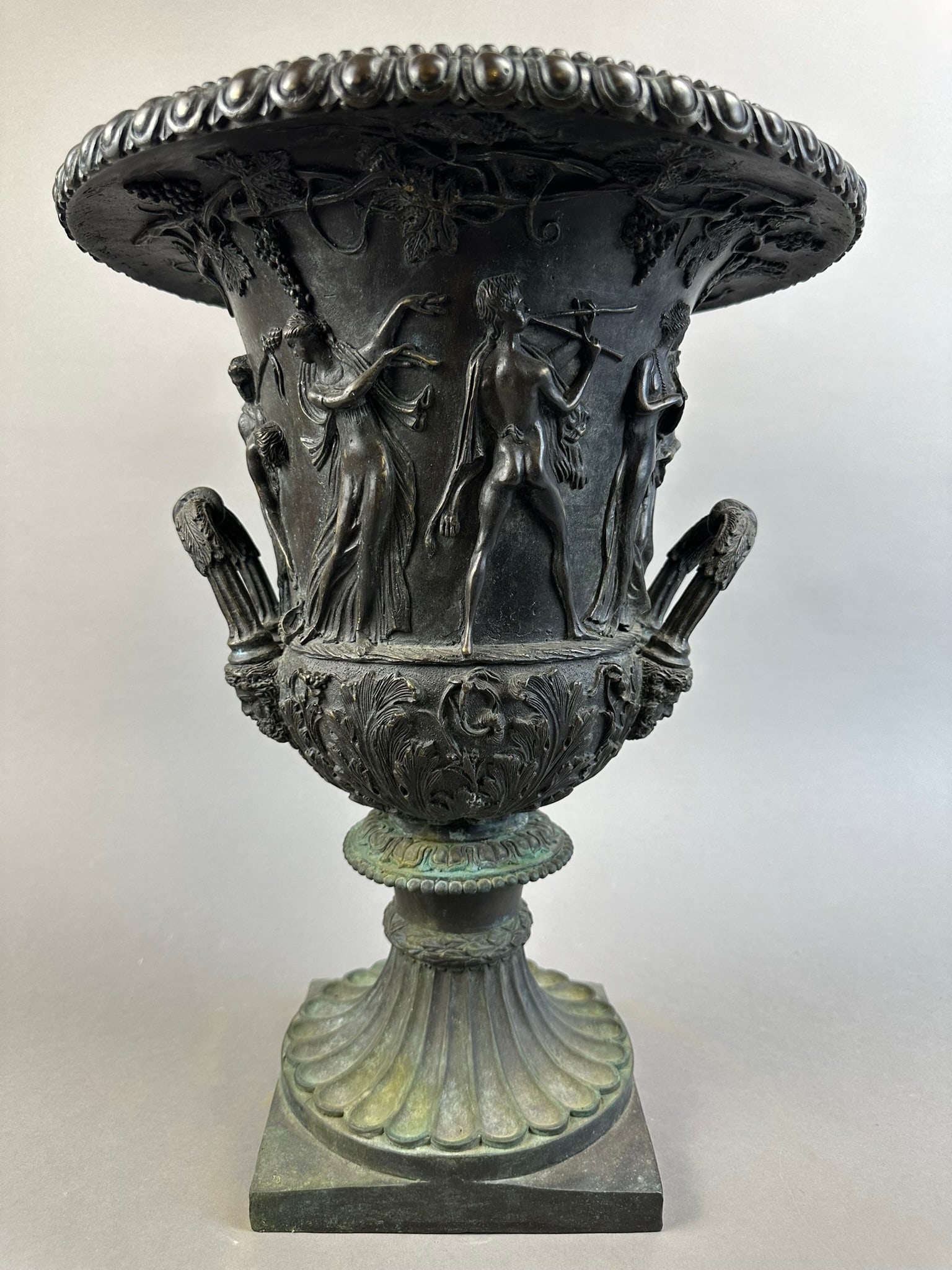 19th Century Bronze Medici Grand Tour Vase Urn: This lot features an incredible 19th century Grand Tour Bronze Model of the Medici Vase or Urn. Incredible condition and super ornately made. Very heavy bronze piece. Please review all pictures. 18" t