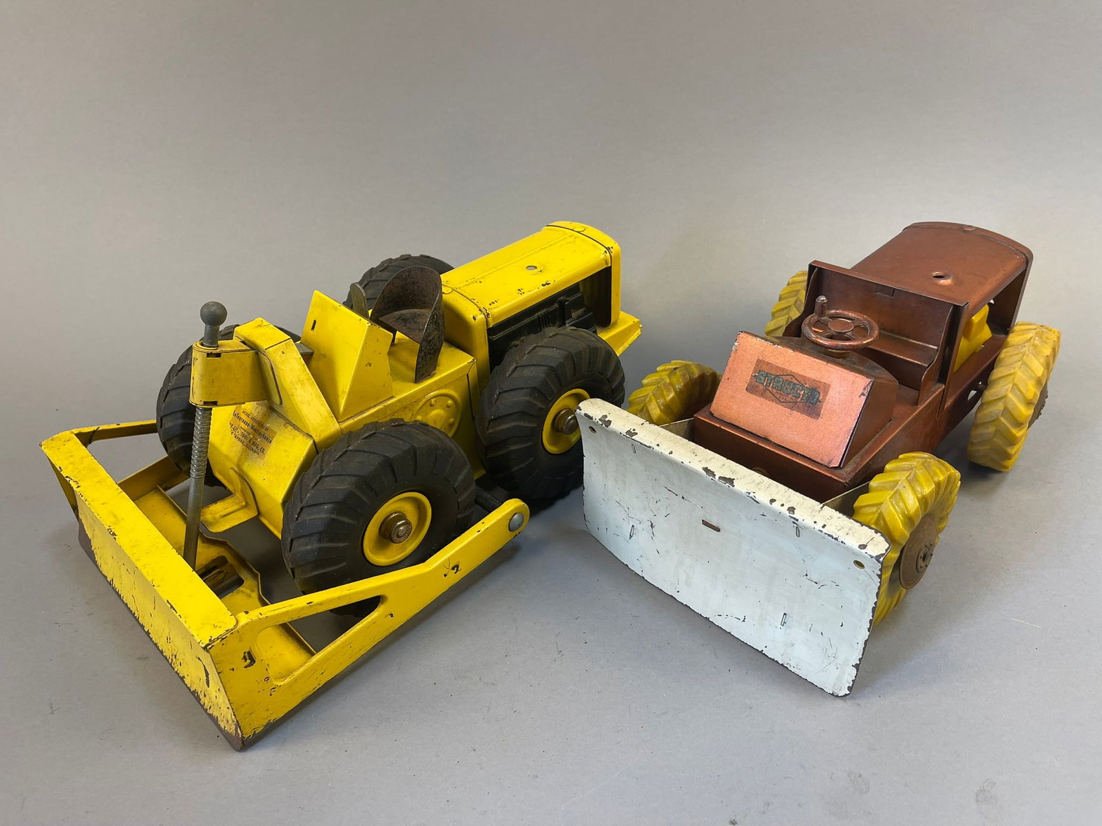 Nylint & Structo Pressed Steel Front End Loaders (1 of 16)