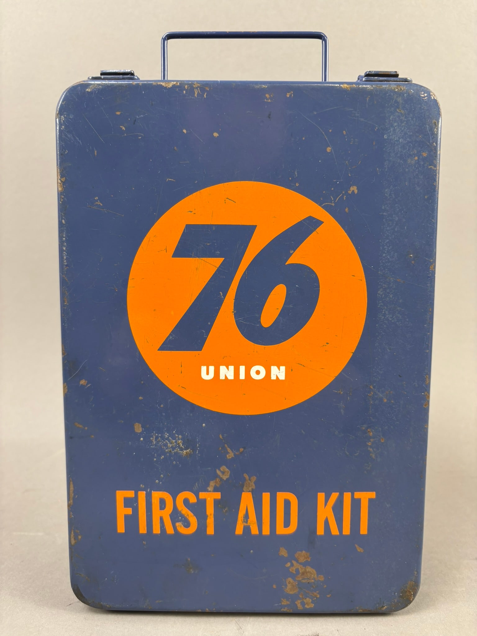 Original 76 Union Gas Station Wall First Aid Kit: Great original 76 Union gas station first aid kit. Has no original contents, does have decal on backside with first aid instructions. Please review pictures to see exact measurements.