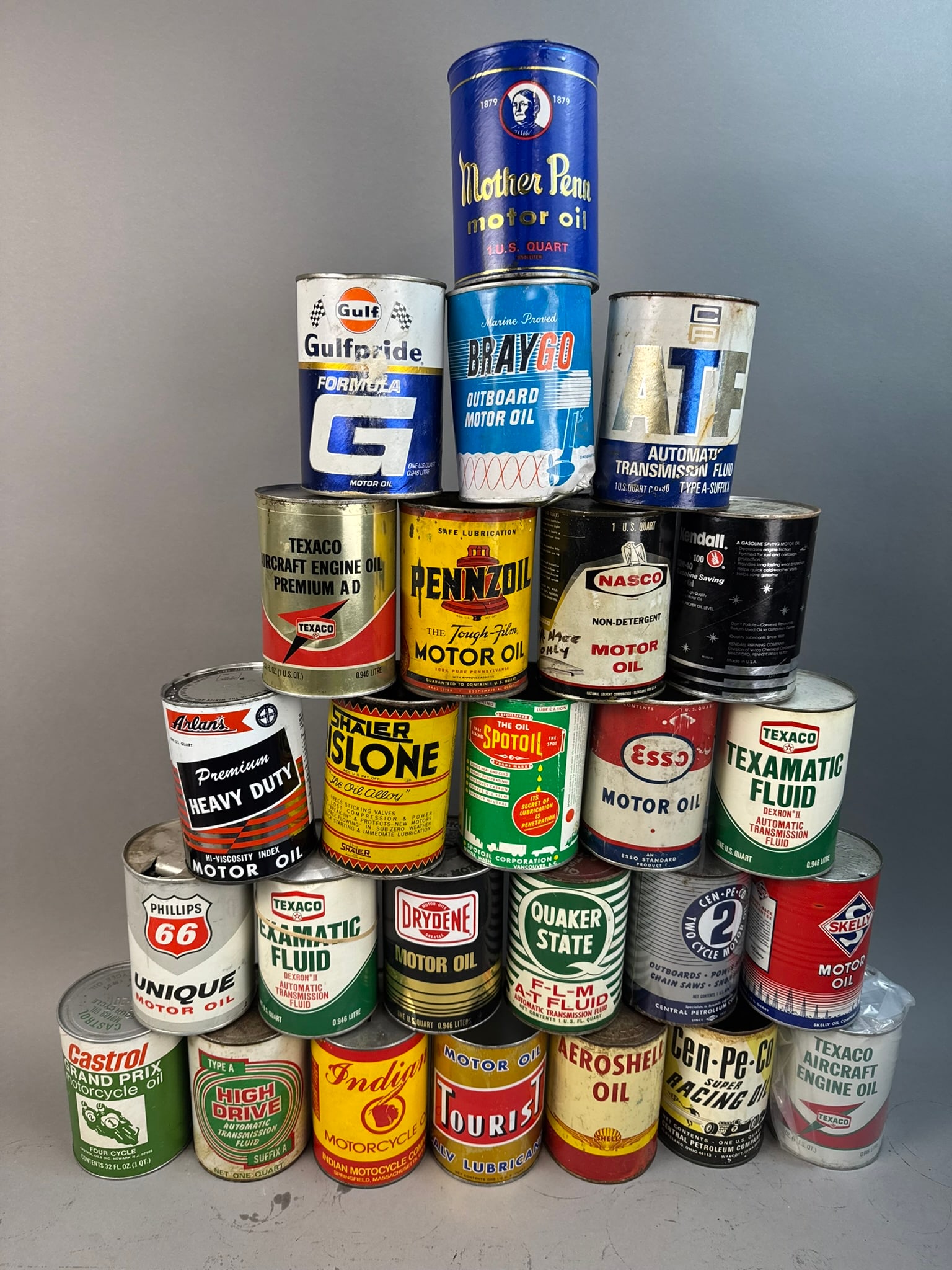 26 Vintage Oil Can Lot Esso Texaco Outboard Metal: Huge lot of 26 cans, featuring some great brands. Texaco, Mother Penn, Gulf, Castrol, Phillips 66, and many others. Please review pictures to see existing conditions and some are full and some have be