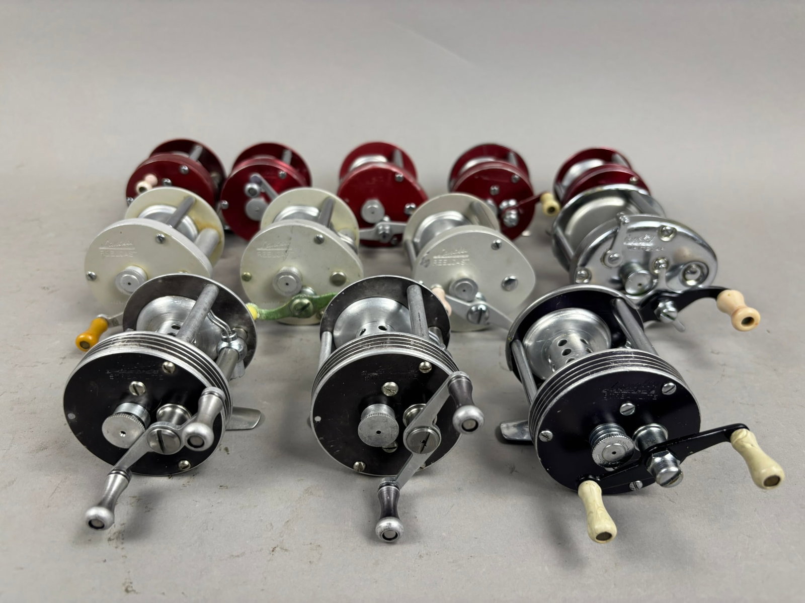 12 40s 50s Langley Bait Casting Fishing Reels: Great original assorted lot of Langley brand reels. Please see photos for more details.