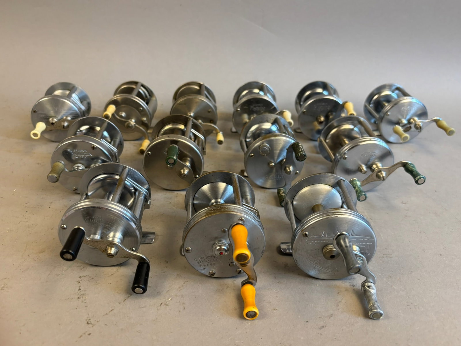 13 40s 50s Bronson Bait Casting Fishing Reels: Great selection of 13 Bronson brand fishing reels. Please see pics for details on reels.