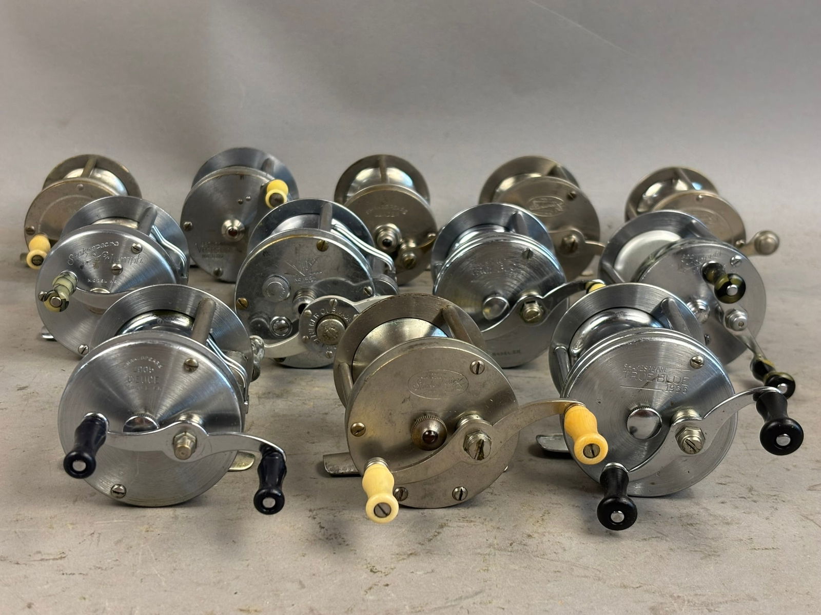 12 40s 50s Shakespeare Bait Casting Fishing Reels (1 of 12)