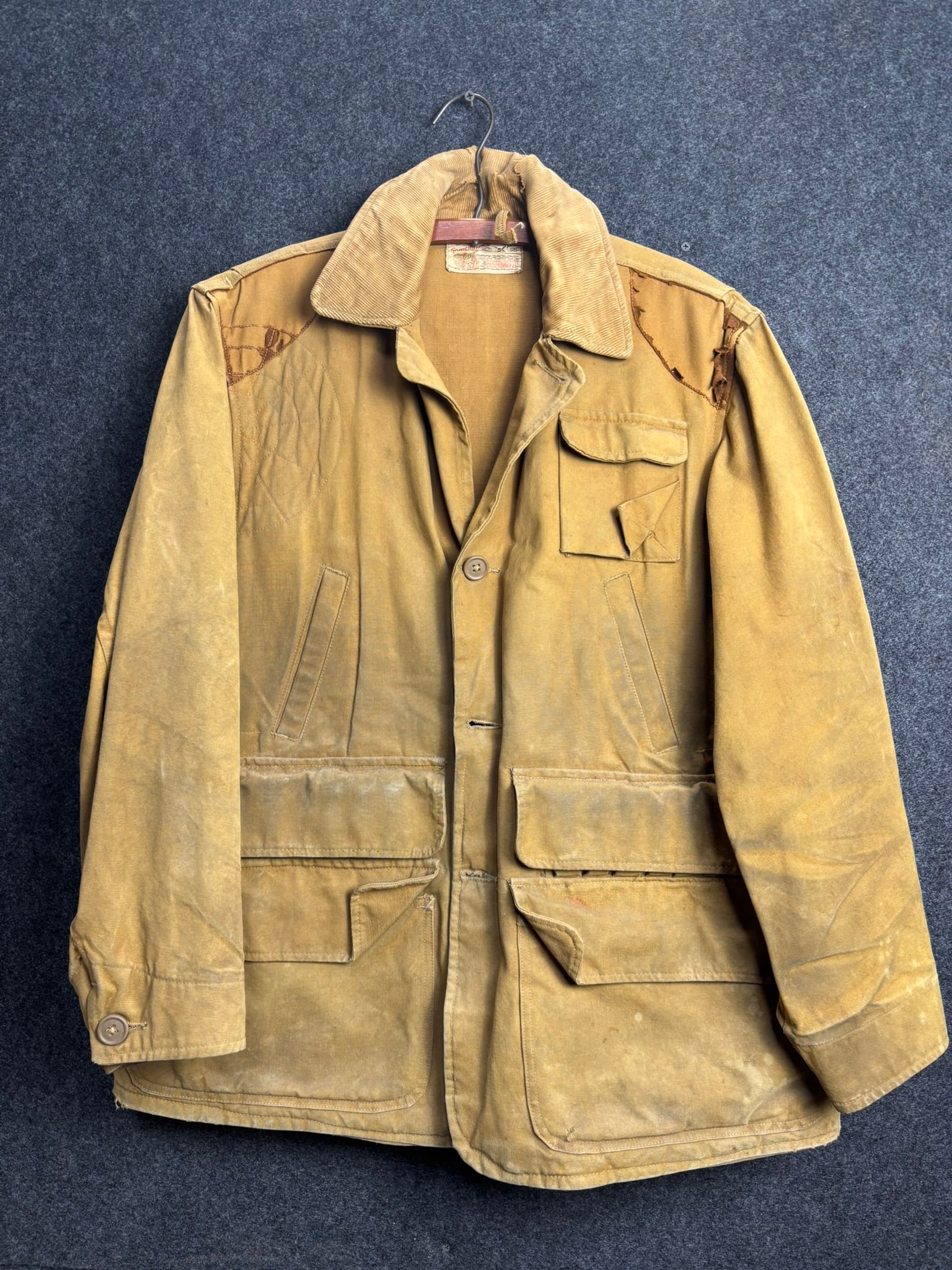 40s Gamemaster Mens Hunting Jacket Marshall Indiana: Great old jacket from Gamemaster, made by Marshall in Butler Indiana. Some wear to outside but overall nice condition. PTP is 23" and overall length on back is 30".