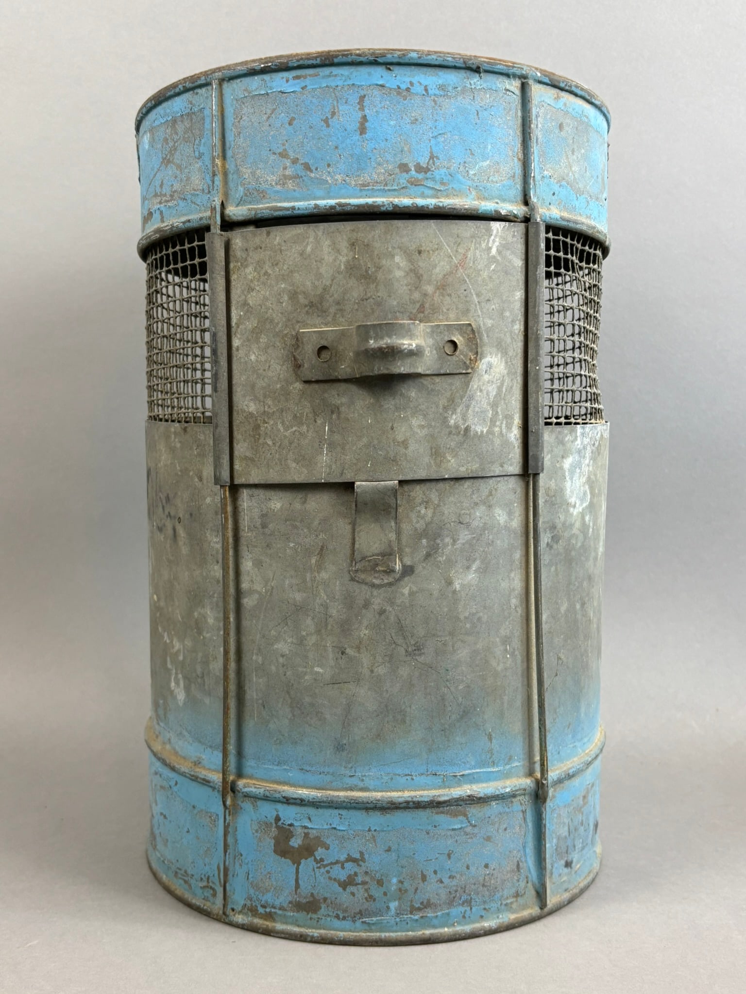 Antique Blue Painted Galvanized Round Minnow Bucket (1 of 9)