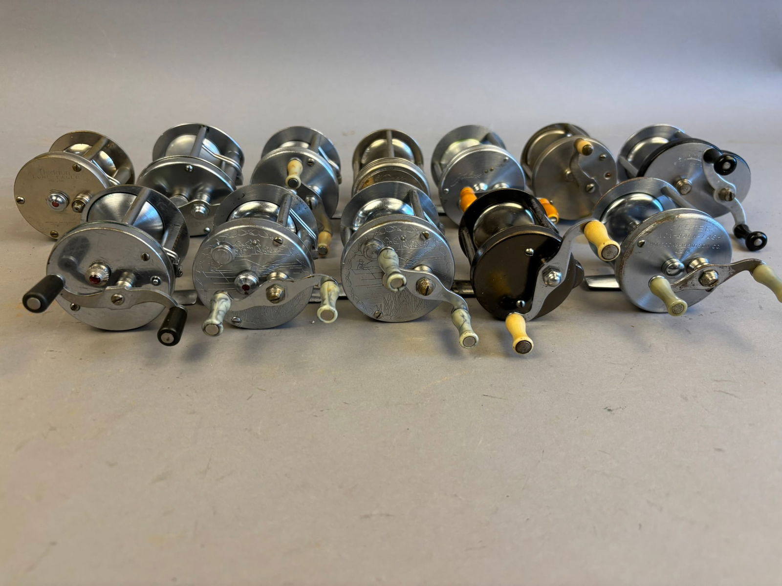 12 40s 50s Assorted Brands Casting Fishing Reels (1 of 7)