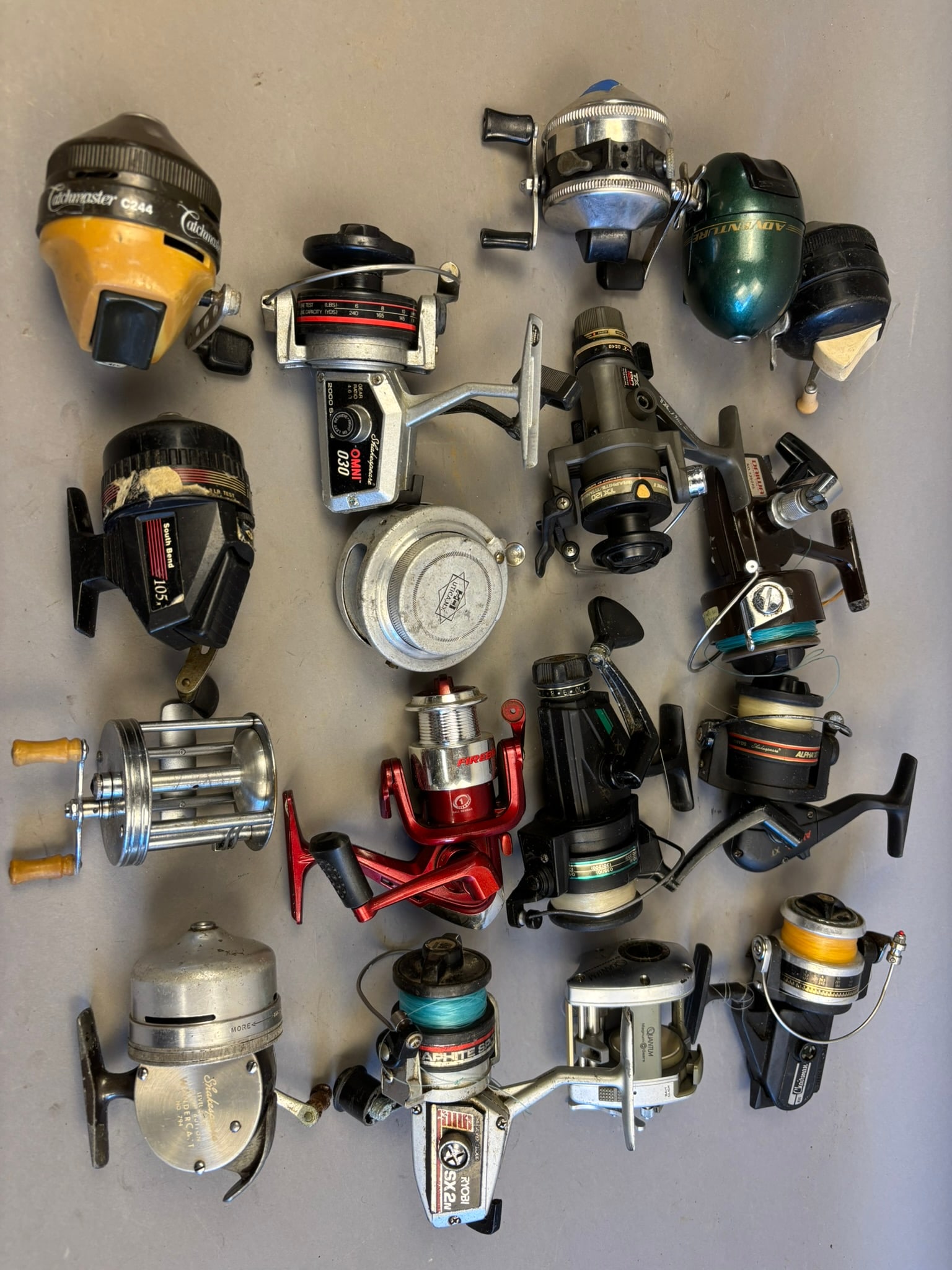 17 60s 70s 80s Assorted Brands Cast Fishing Reels: Great selection of 17 assorted brands fishing reels. Please review pictures for details on reels.