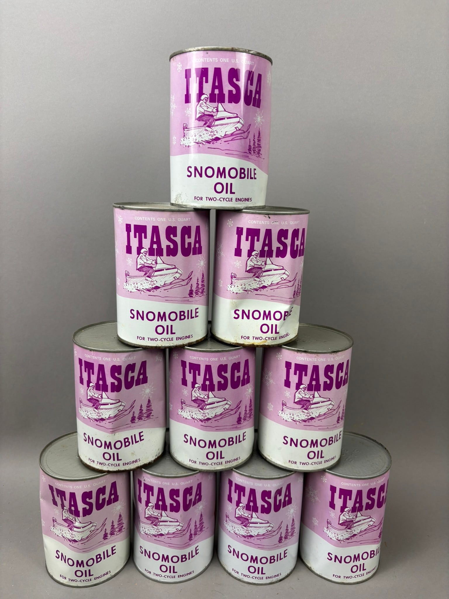 10 NOS Itasca Snowmobile Motor Oil Cans Westland: This lot features 10 NOS Itasca Snowmobile motor oil cans. All are full, some have presure dents from storage over the years. Great graphics. Please review all pictures for the best description.