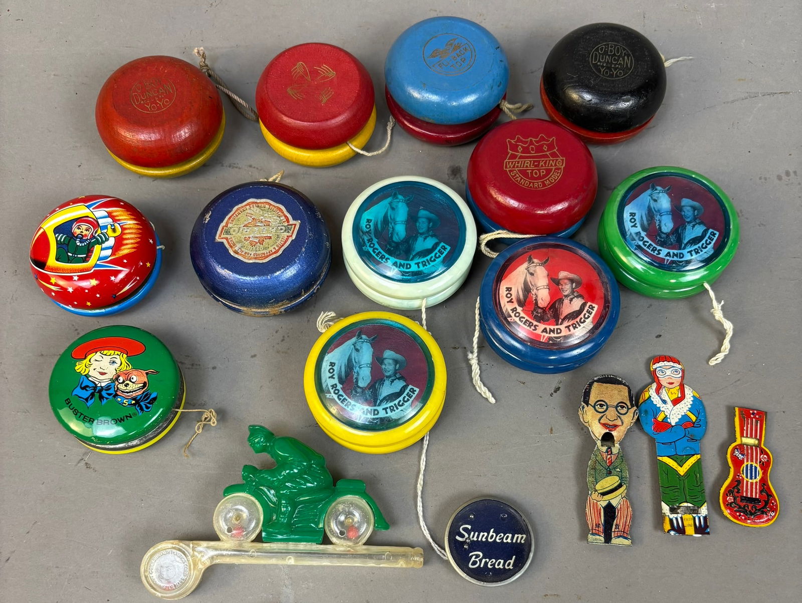 12 Duncan Fli Back Roy Rogers Western Toy Yo Yo (1 of 13)