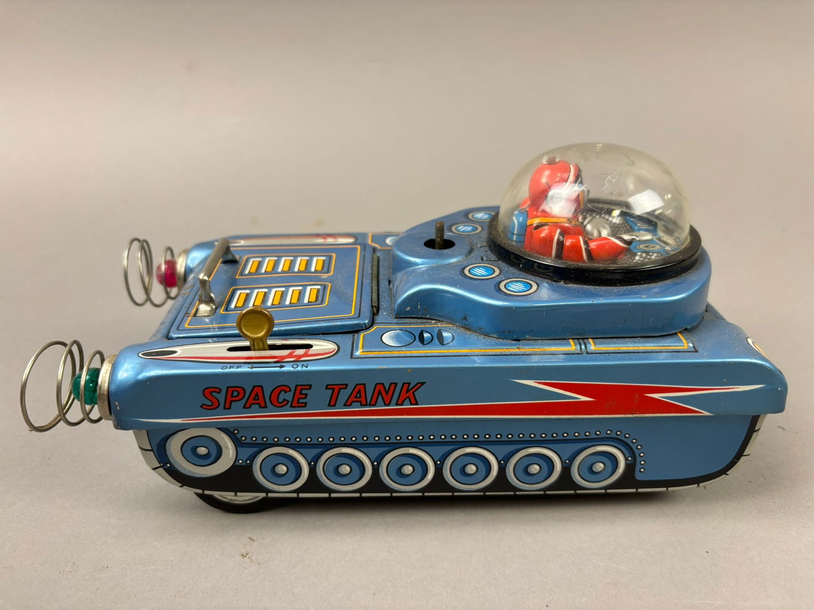 Japanese Trade Mark Modern Toys Space Tank Battery (1 of 10)