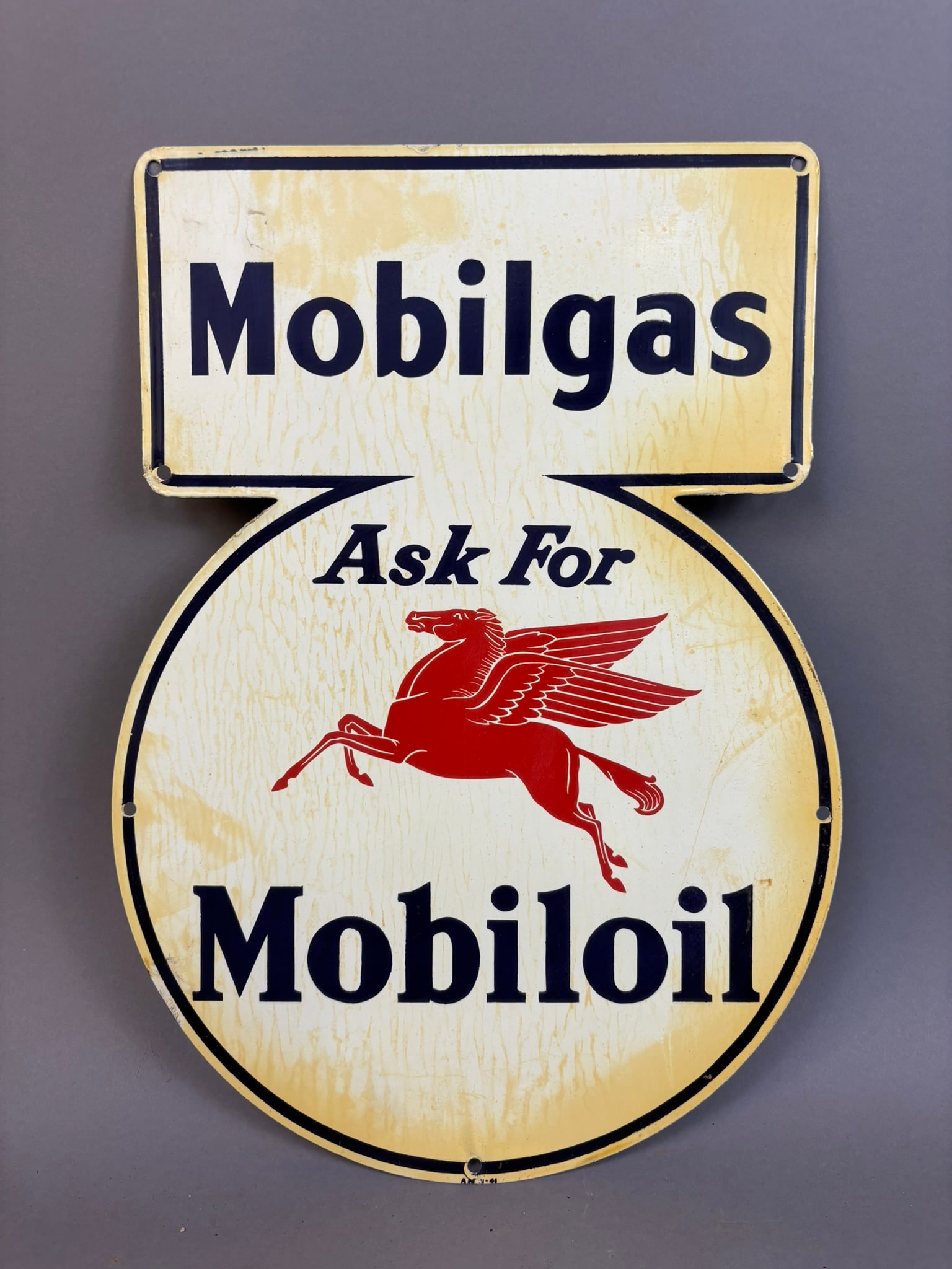 NOS Mobilgas Mobiloil Keyhole Pump Plate Sign: This lot features a NOS Mobilgas Ask For Mobiloil SST gas pump plate. Has rice paper residue, please review all pictures for best description. Overall measurements are 11.5"x5.50". Please review all p