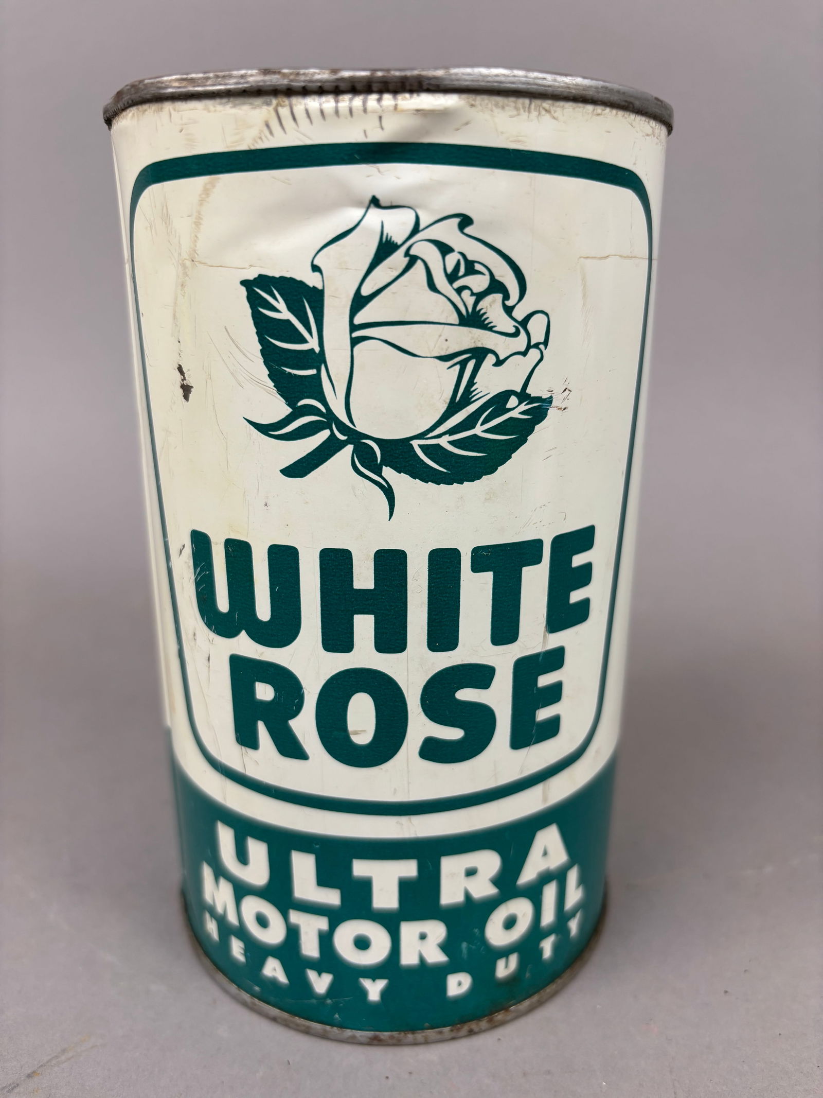 White Rose Ultra Motor Oil Heavy Duty Quart Can: This lot features a White Rose Ultra Motor Oil imperial quart can, can has been emptied from the top and lid is missing. Please review all pictures for best description.
