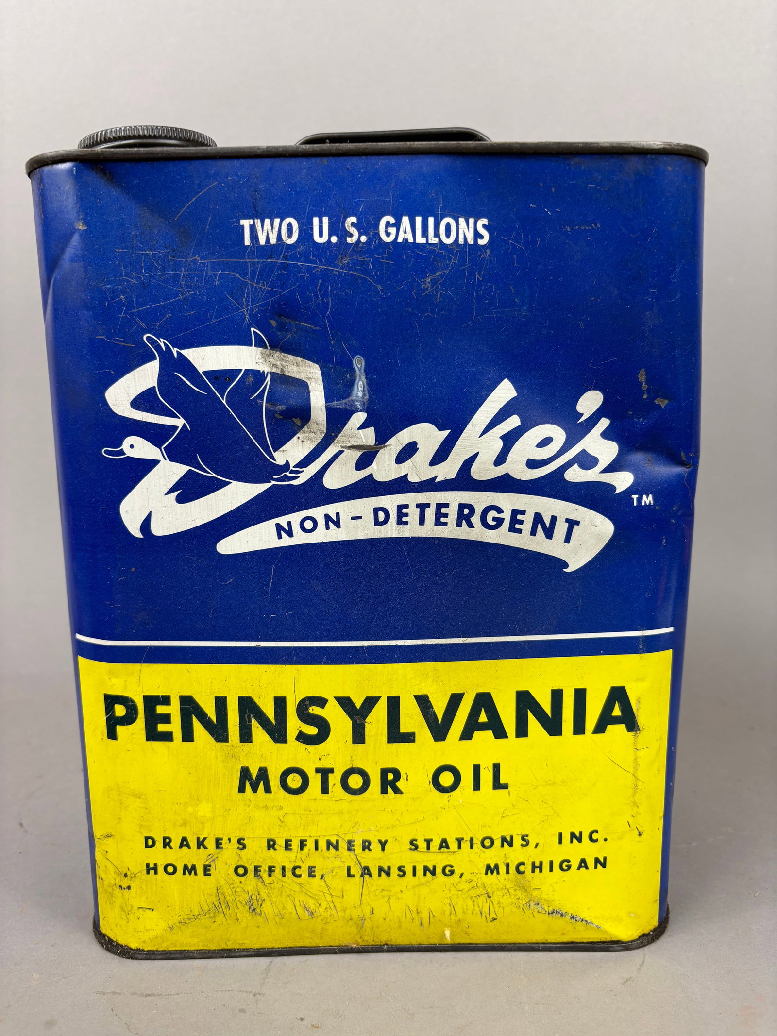 Drakes Non Detergent Penn Motor Oil 2 Gallon Can: This lot features a Drakes Non Detergent Motor Oil 2 Gallon Can, can is empty, has some dents please review all pictures for best description.
