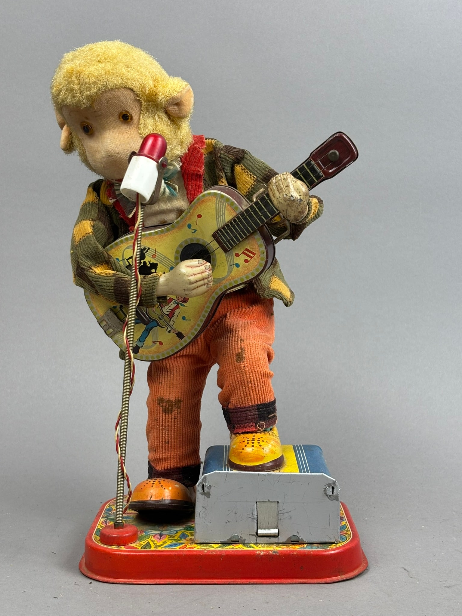 ALPS Rock N Roll Tin Battery OP Monkey Japan Toy: This lot features a battery operated ALPS Rock N Roll tin monkey toy. This toy did not power on and is missing at least his hat. Please review all pictures for best description. Overall measurements a