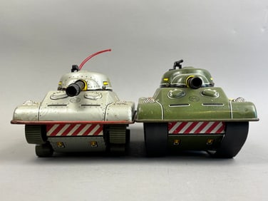 2 Marx Tin Battery OP US Army Tank Division Toys