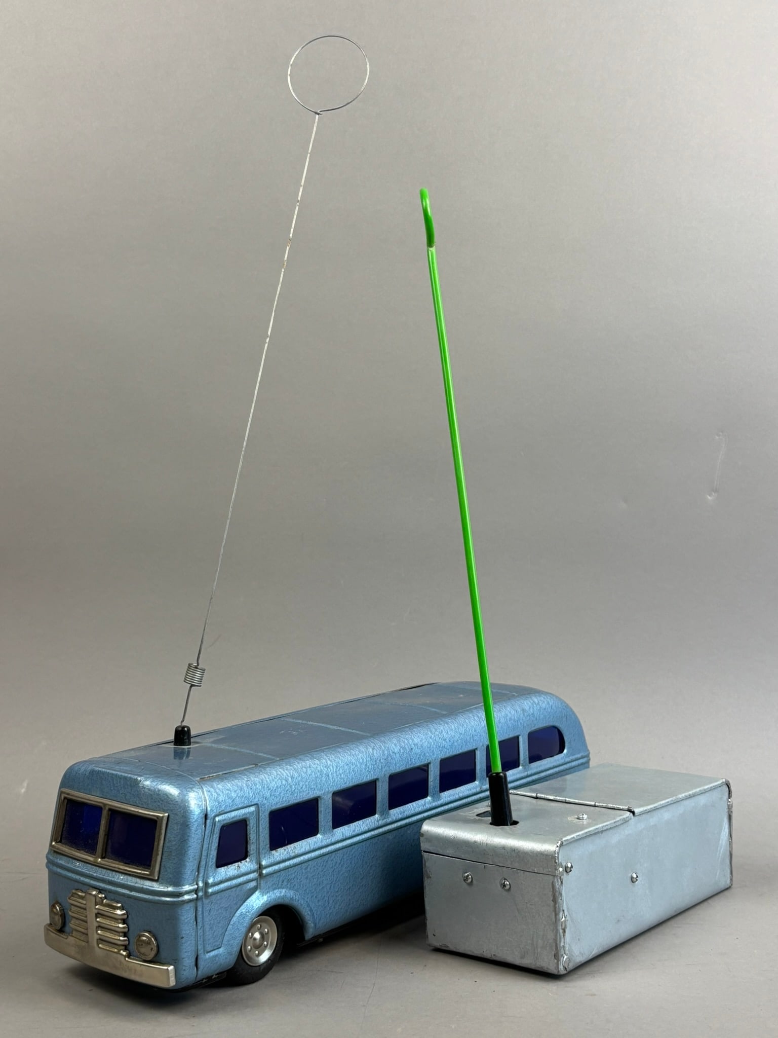 Modern Toys Japan Tin Battery OP Bus Remote Control (1 of 13)