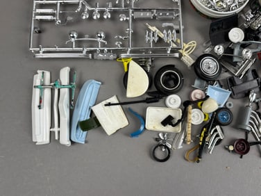 Johan 1963 Chrysler 300 Build 3 Ways Model w/Box