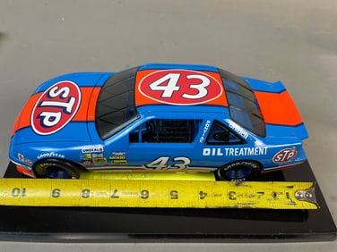 NOS Ertl Pontiac STP 43 Petty Pre Production Race Car
