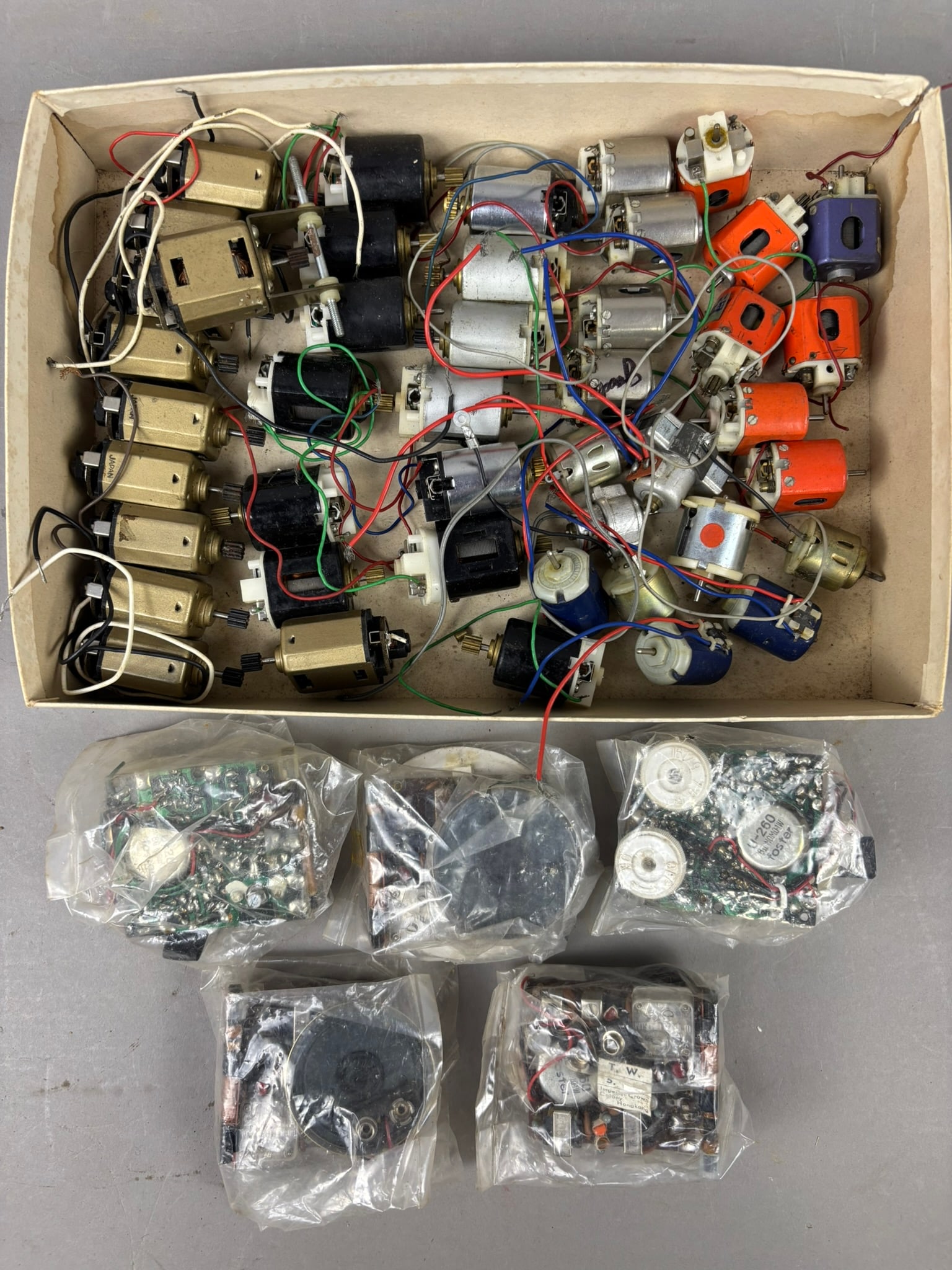 48 NOS Dynamic 70s Slot Car Engine Motor Large Lot  (1 of 11)