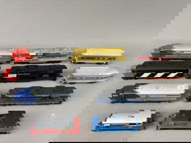 10 Lionel Chessie System B&O Santa Fe Engine Cars