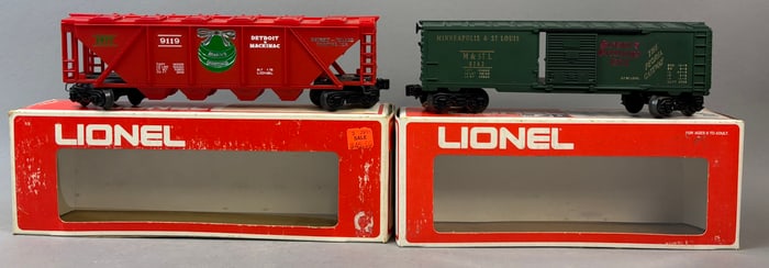 2 NOS Lionel Christmas 1973 1977 Train Box Cars