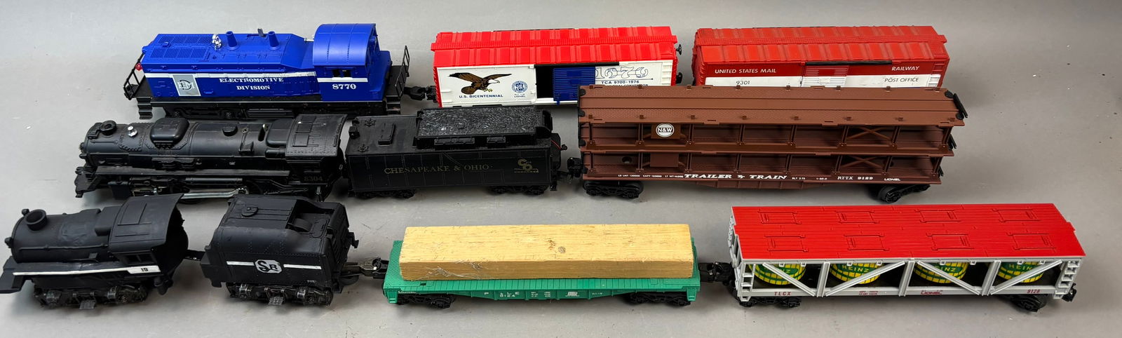 9 Lionel Electromotive Division Train Engine 8770  (1 of 15)