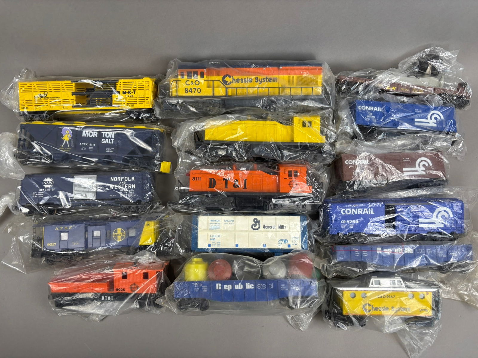 17 Lionel Trains DT&I Engine 8111 Train Cars Set (1 of 19)