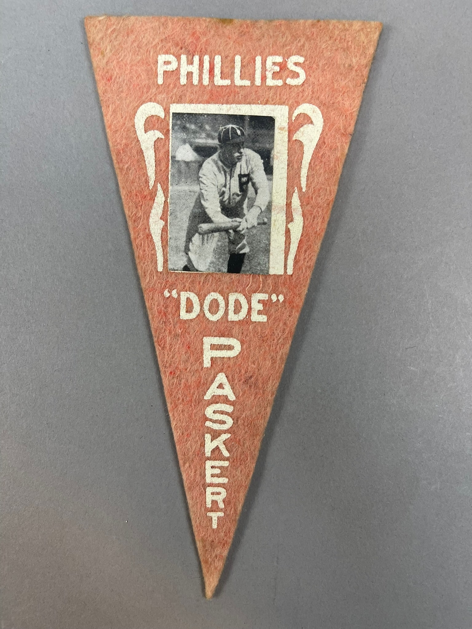 1916 Ferguson Bakery BF2 Dode Paskert Mini Felt Pennant Phillies: Rare Mini felt photo pennant, very good condition for age. May Show minor imperfections from storage. Measures roughly 5.5" x 3".