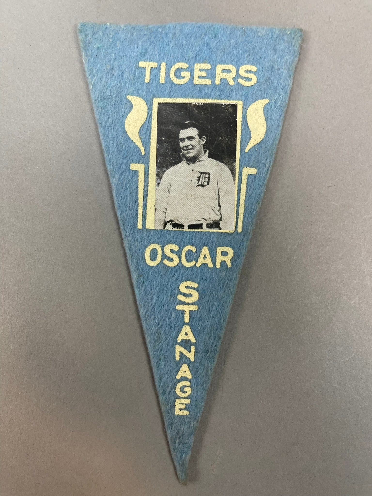 1916 Ferguson Bakery BF2 Oscar Strangel Mini Felt Pennant Detroit: Rare Mini felt photo pennant, very good condition for age. May Show minor imperfections from storage. Measures roughly 5.5" x 3".
