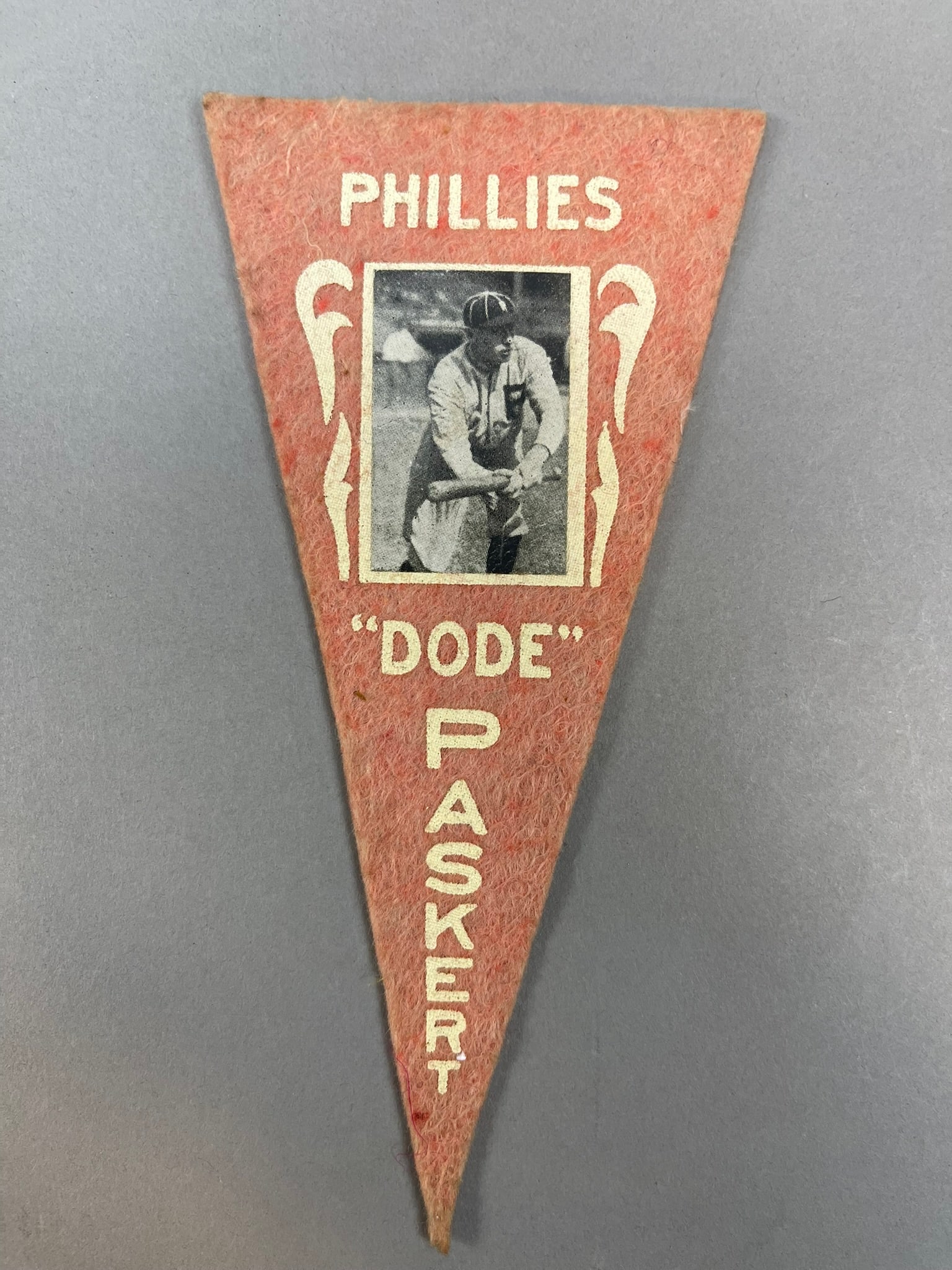 1916 Ferguson Bakery BF2 Dode Paskert Mini Felt Pennant Phillies: Rare Mini felt photo pennant, very good condition for age. May Show minor imperfections from storage. Measures roughly 5.5" x 3".