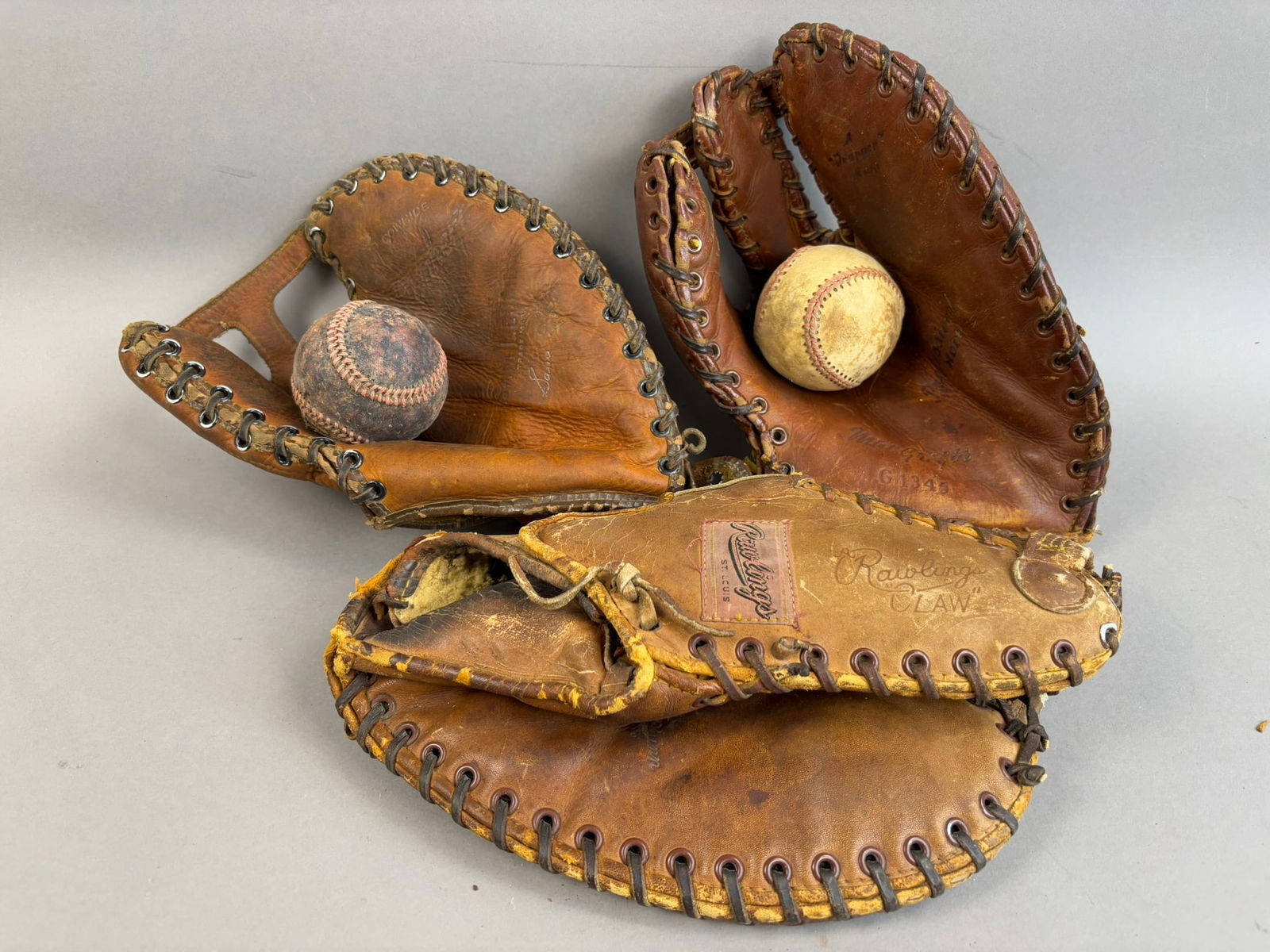 Lot of 3 Vintage 1940s 1st Baseman's Baseball Gloves Mitts w/Balls (1 of 16)