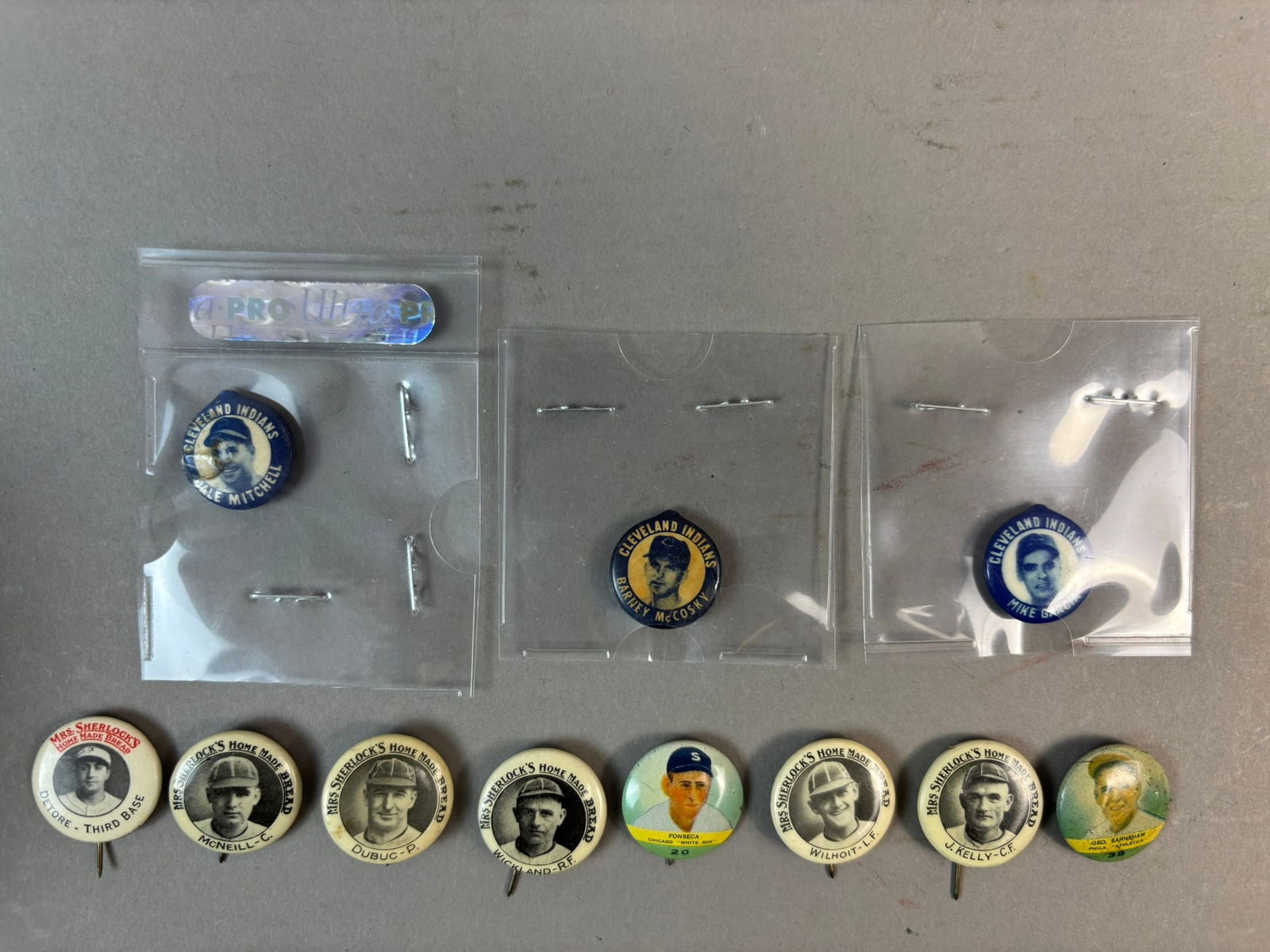Lot 11 Baseball Pinbacks Mrs. Sherlock's Home Made Bread 1932 Orbit & Cleveland Indians (1 of 20)