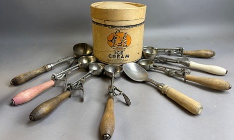 Lot 9 Original Ice Cream Scoops & Ellen & Jay Jackson Michigan Container