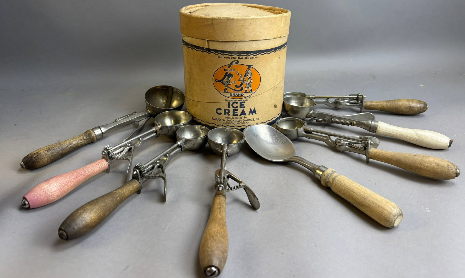 Lot 9 Original Ice Cream Scoops & Ellen & Jay Jackson Michigan Container: 6.5" x 7.75" tall - varying brands and conditon