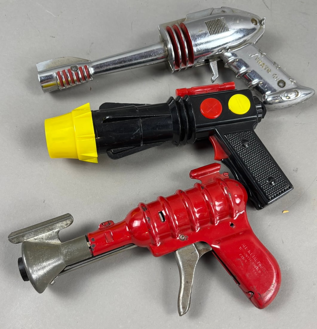 Lot 3 Buck Rogers Sonic Ray Wyandotte & Metal 50s Strato Space Gun: Roughly 7" x 4" largest sign