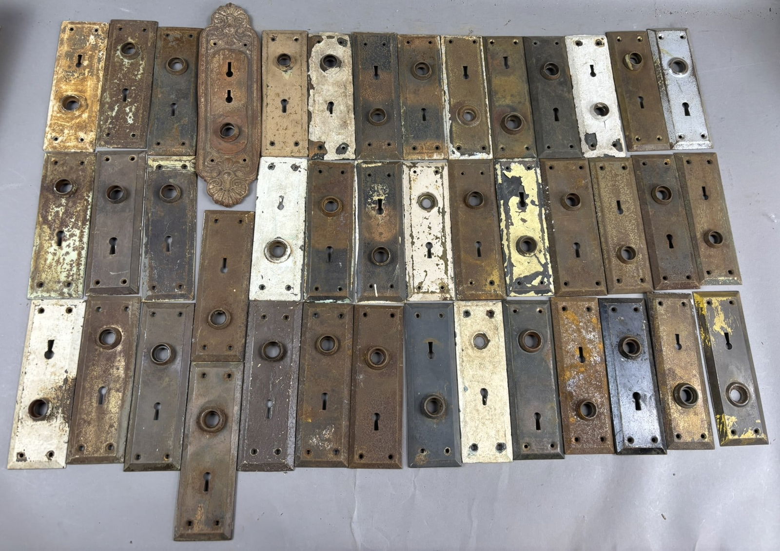 Lot 42 Original Early 1900s Brass Plated Matching Back Plates (1 of 11)